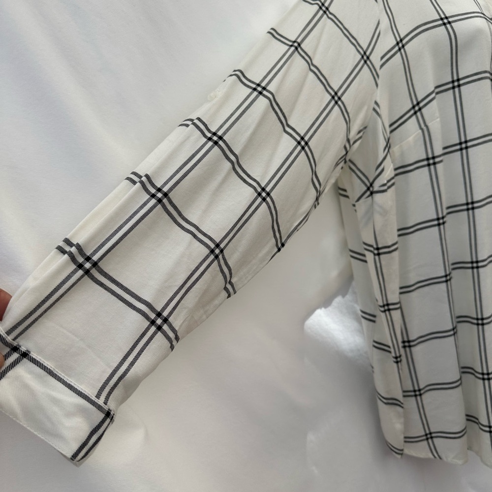 H&M White and Black Casual Button Down Shirt - Picture 4 of 10